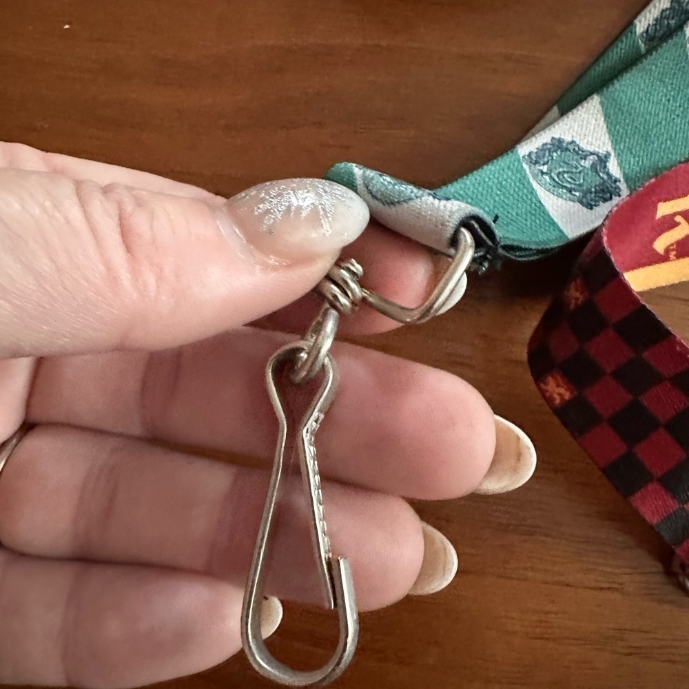 Universal The wizarding world of Harry Potter 2 Lanyards Slytherin & Gryffindor - Picture 5 of 9